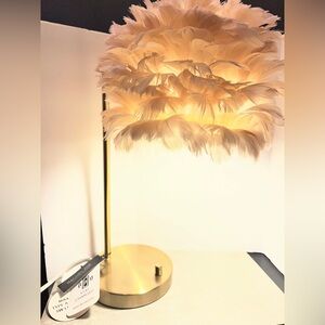 NEW Rachel Zoe Off White FEATHER Gold Table Lamp with USB Port. 18" tall.